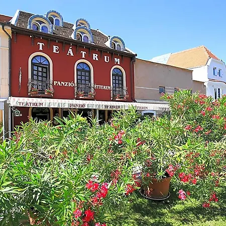 Teatrum Boutique
